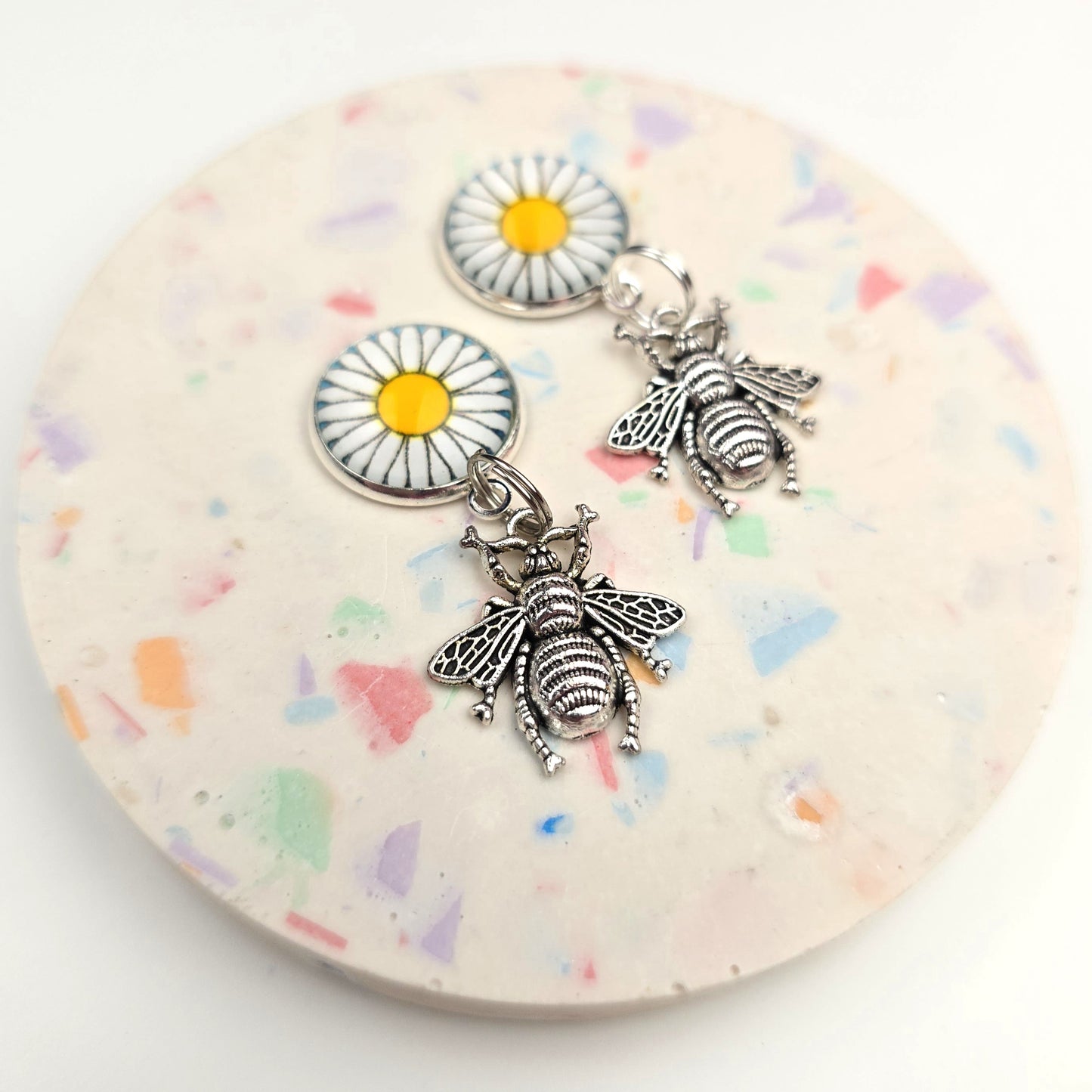 Daisy with a Bee Charm Dangly