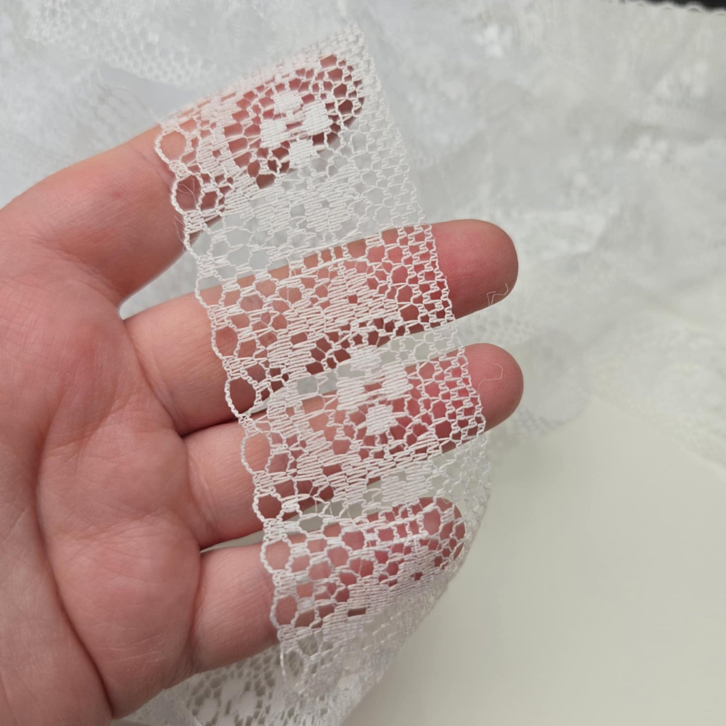 Special buy pretty lace 8m - White