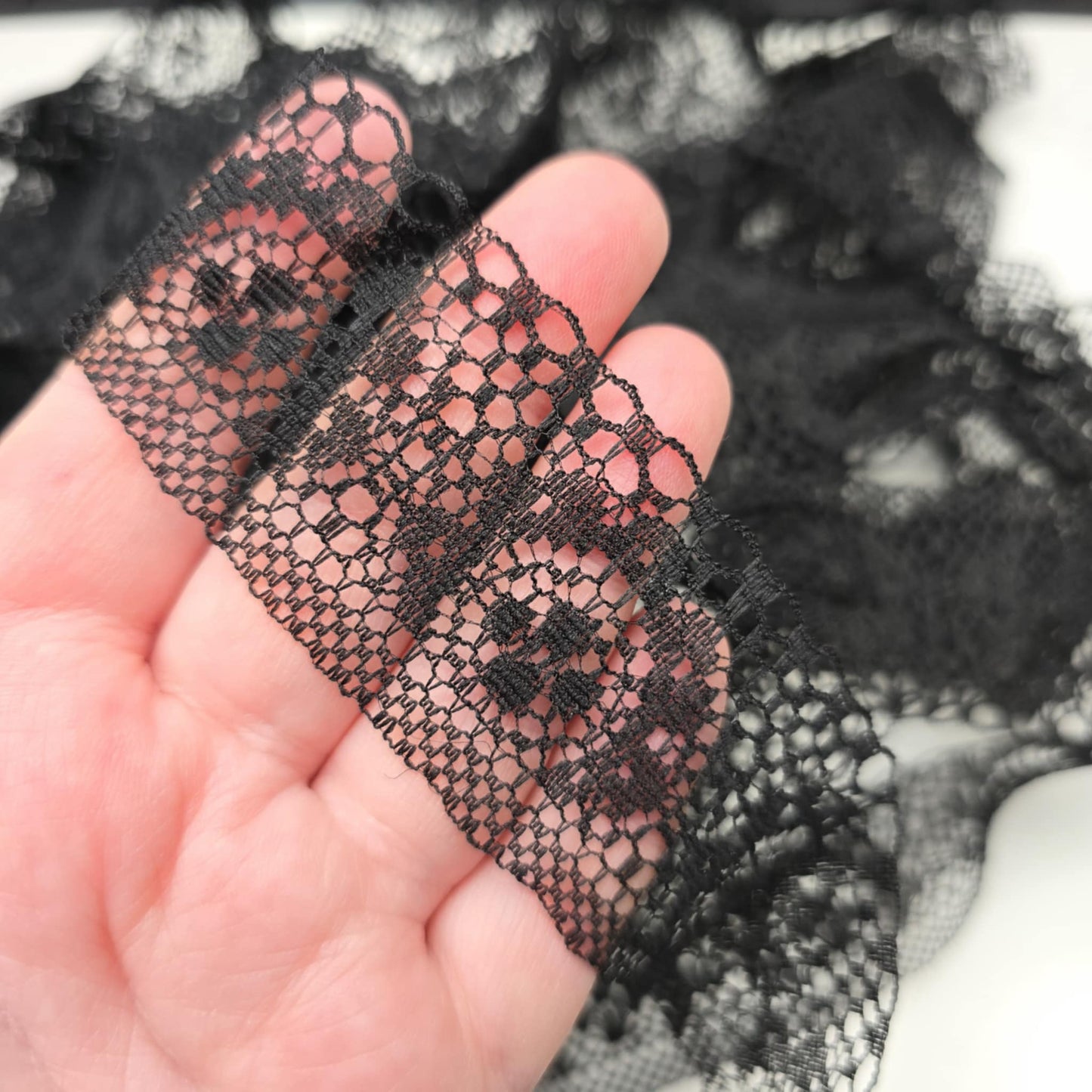 Special buy pretty lace 8m - Black