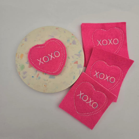 Pink xoxo love heart feltie