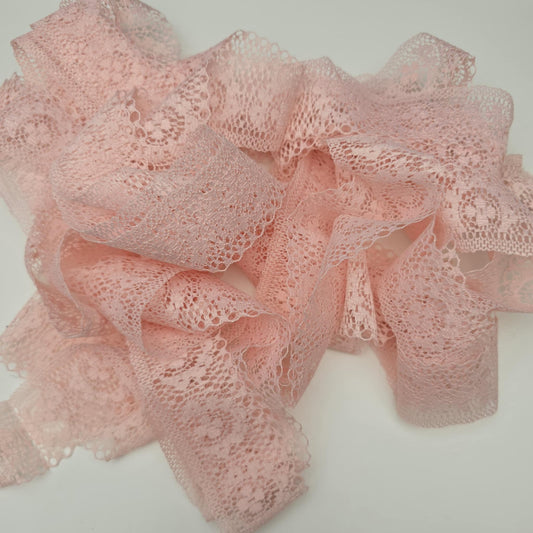 Special buy pretty lace 8m - dusky pink